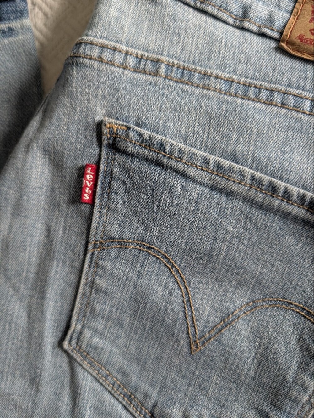 Levi's | Light Blue Mid Rise Skinny Jeans - Picture 3 of 6